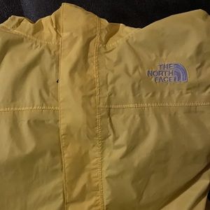 Unisex kids size 10/12 North Face rain jacket 🌧️
